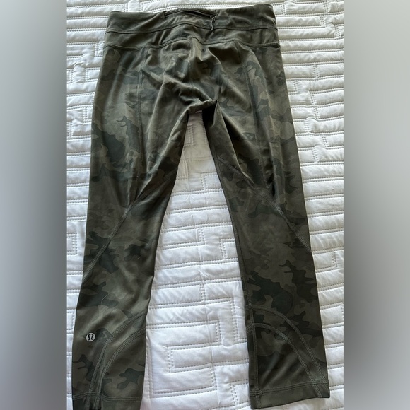 Lululemon Run Inspire Crop II Savasana Cano Size 6 - Picture 1 of 5